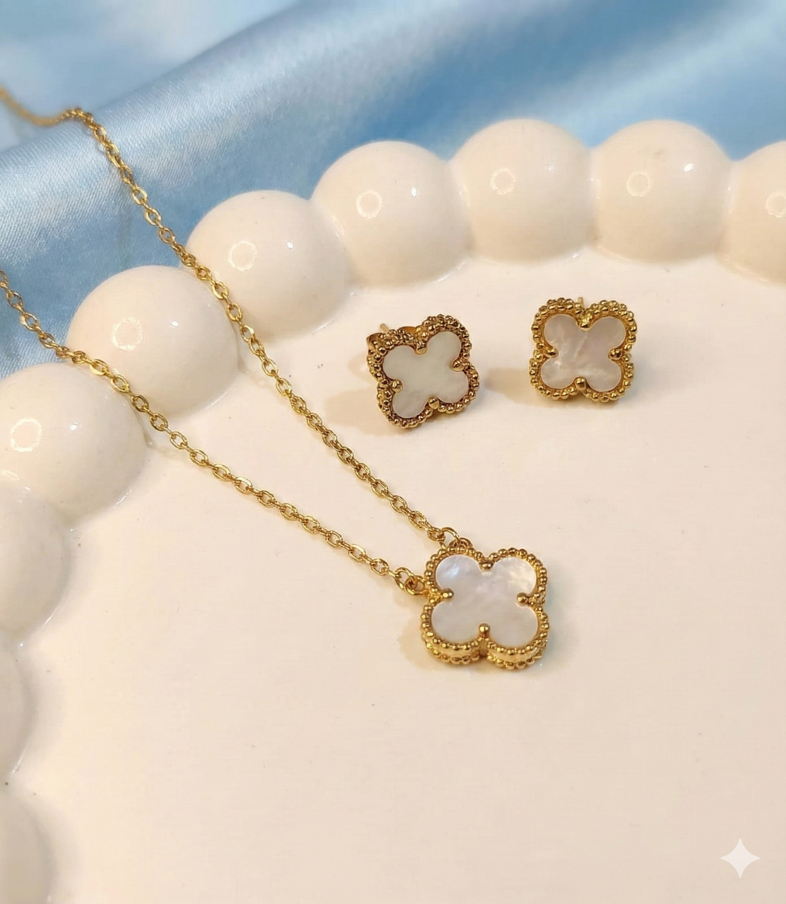 Anti Tarnish White Clover earrings - Image 3