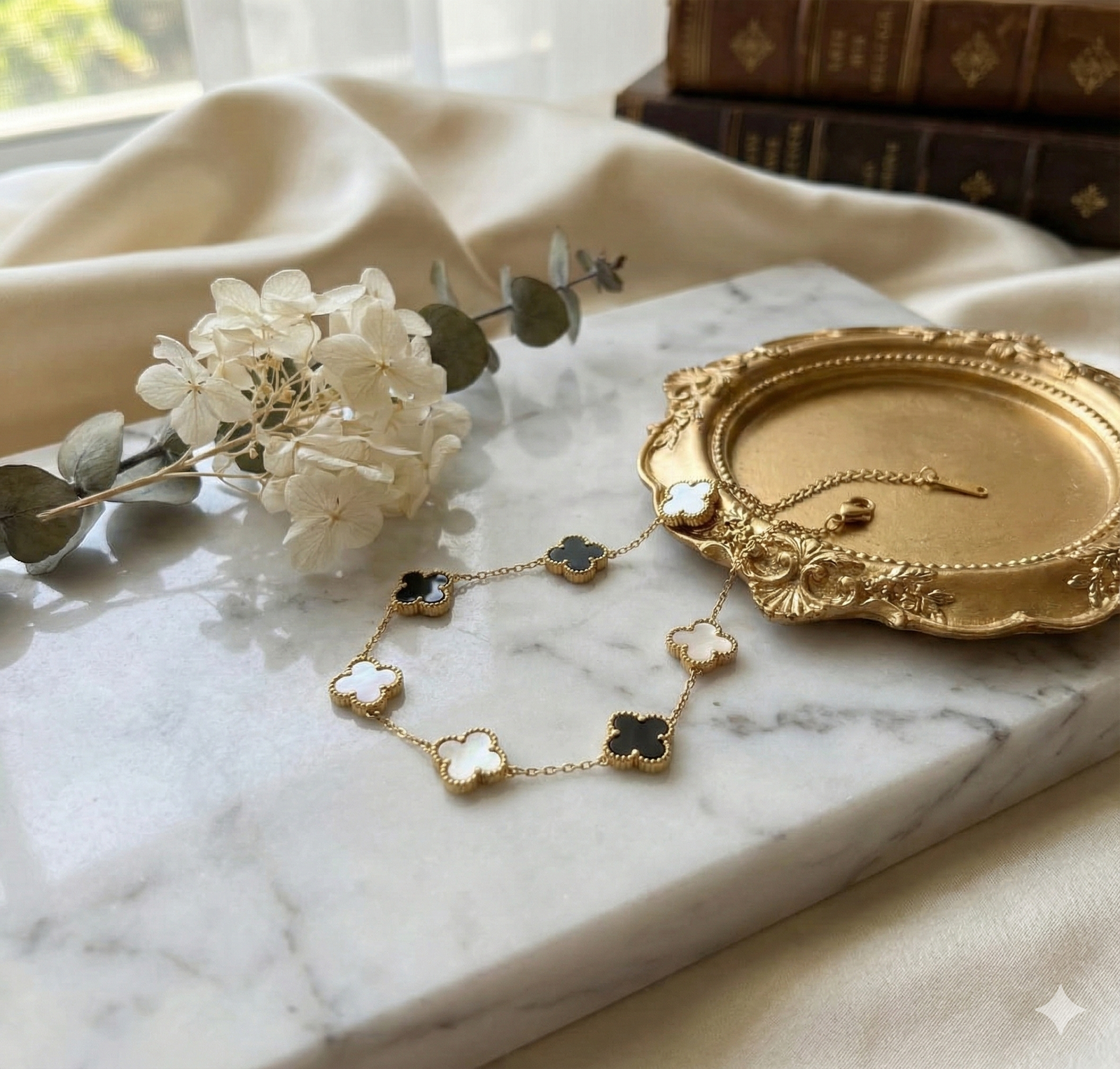 Stainless Steel Gold Plated White And Black Clover Anti Tarnish Bracelet - Image 2