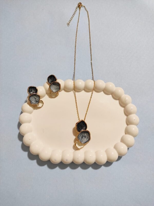 Anti Tarnish Grey Black and White Pendent Chain With Earrings18k gold plated for Women
