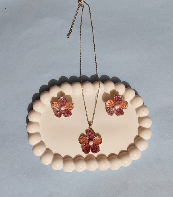 Stainless Steel Gold Plated set of Anti Tarnish Maroon and Orange Flower Pendent chain With Earrring For Girls And Women