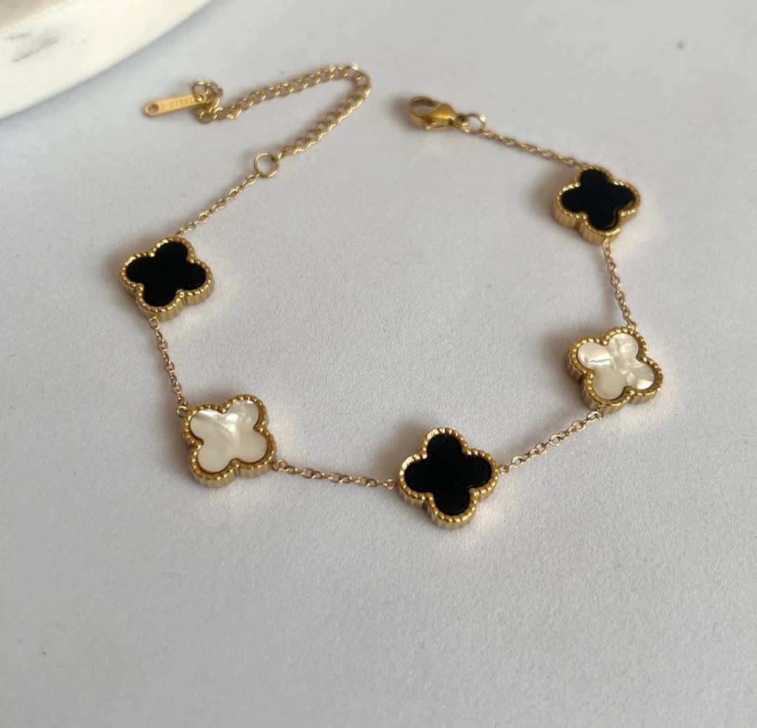 Stainless Steel Gold Plated White And Black Clover Anti Tarnish Bracelet