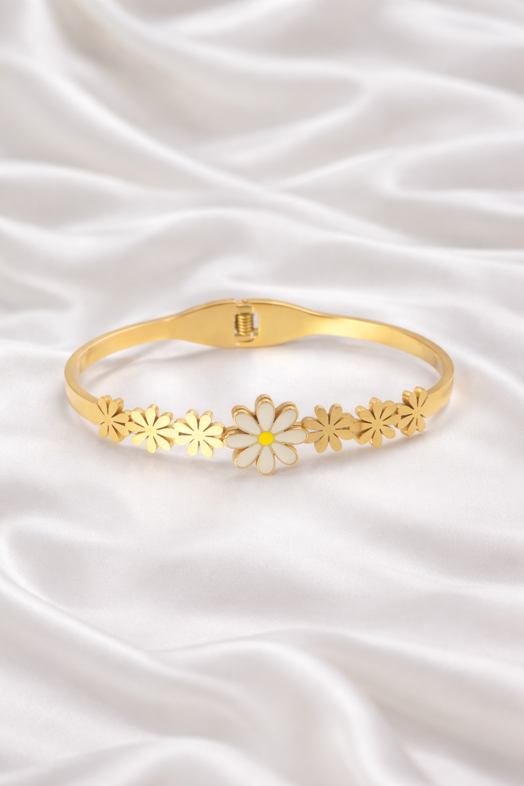 Anti Tarnish Gold Daisy Flower Bracelet for Women | Stylish Floral Jewellery - Image 4