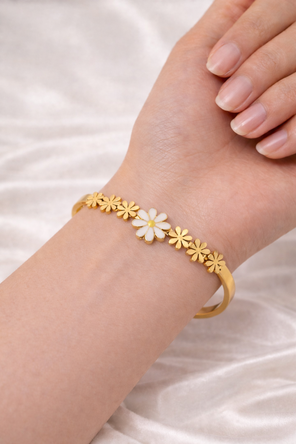 Anti Tarnish Gold Daisy Flower Bracelet for Women | Stylish Floral Jewellery - Image 2