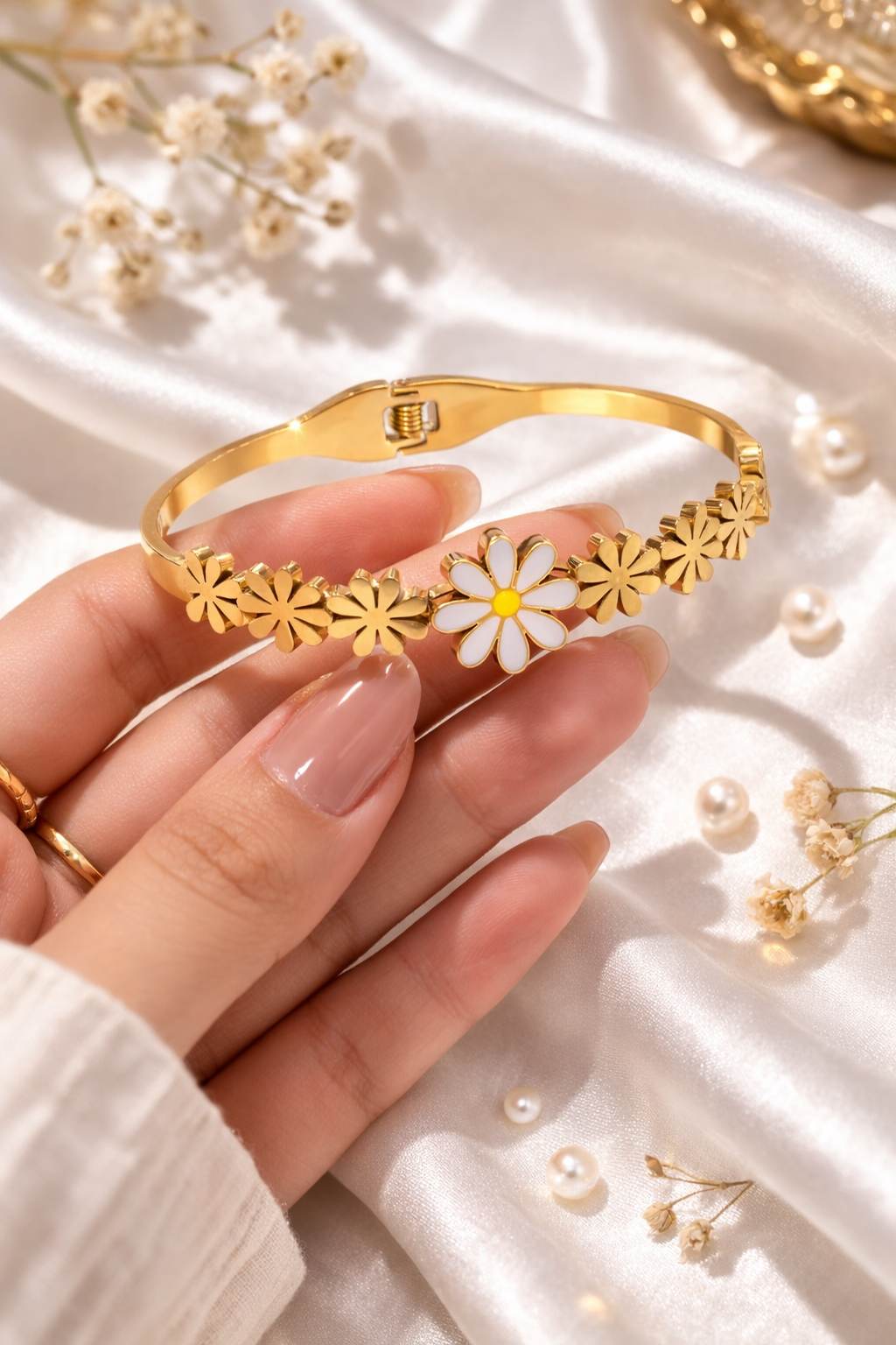 Anti Tarnish Gold Daisy Flower Bracelet for Women | Stylish Floral Jewellery - Image 5