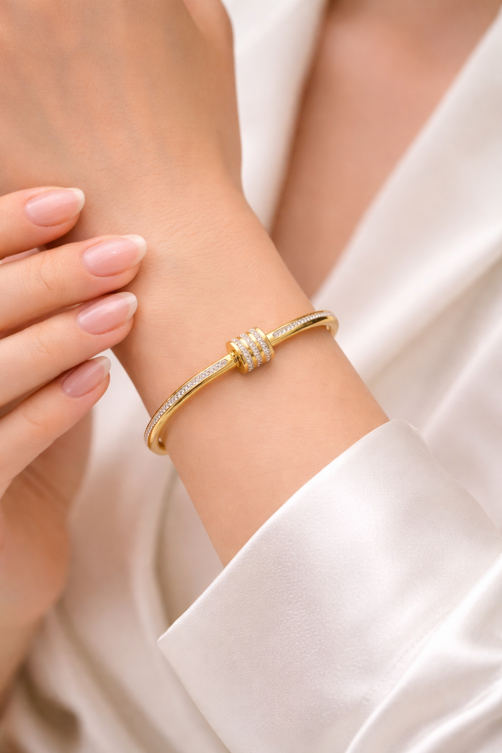 Anti Tarnish Bracelet for Women | Waterproof Gold Plated Bracelet - Image 3