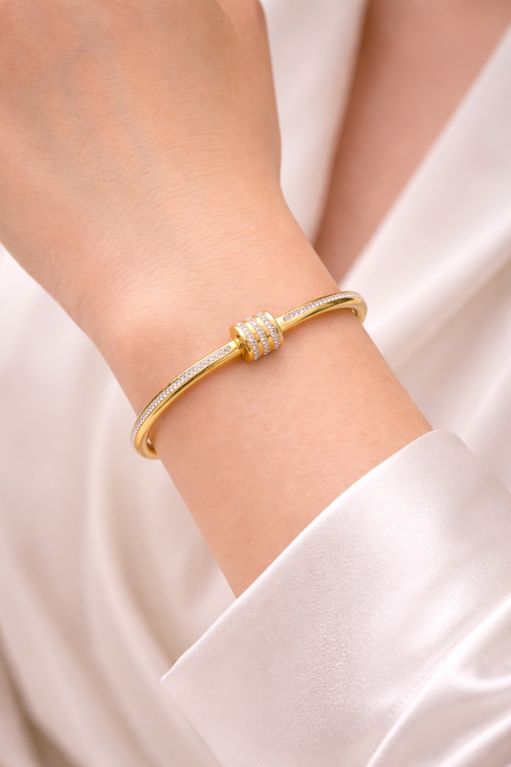 Anti Tarnish Bracelet for Women | Waterproof Gold Plated Bracelet - Image 2