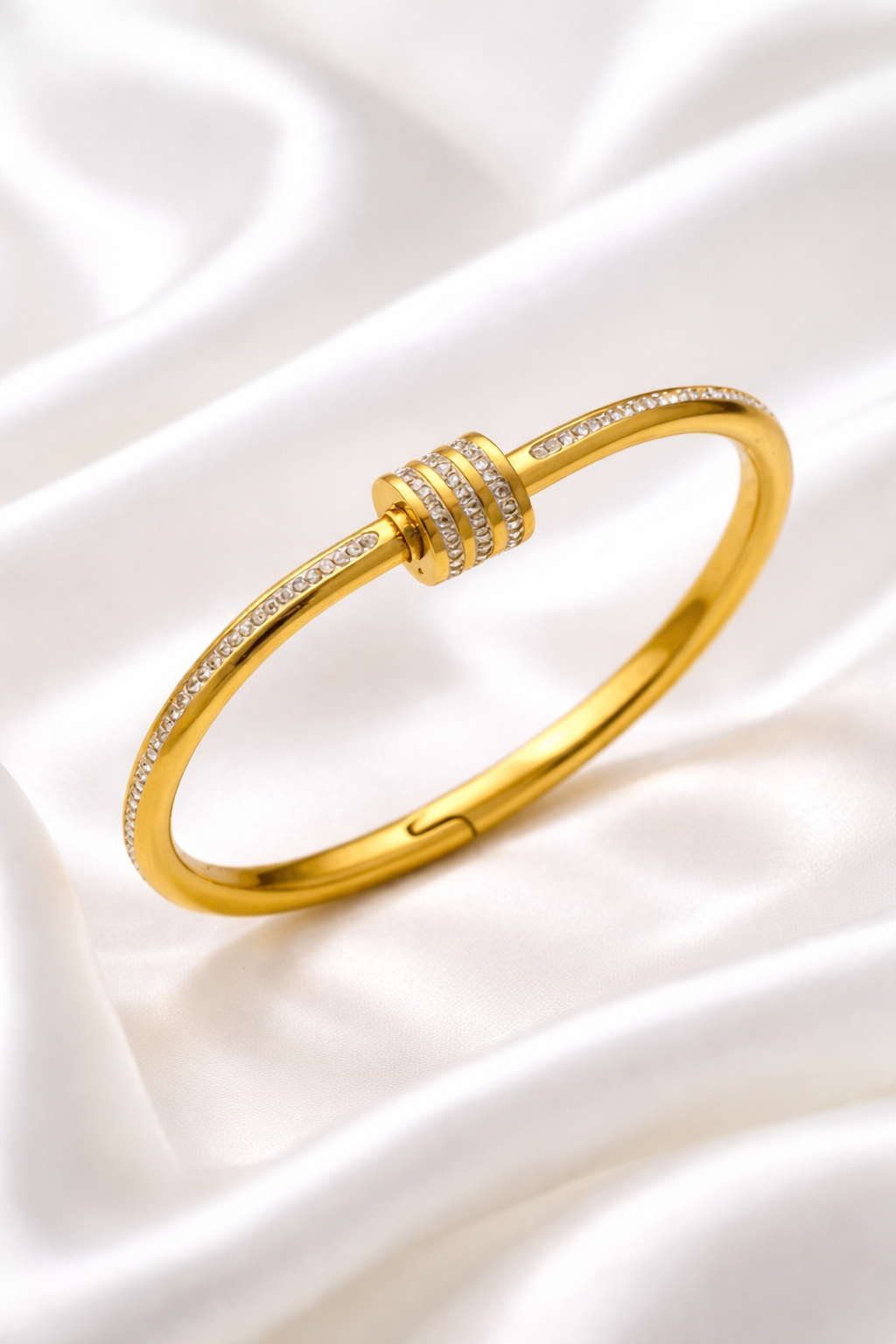 Anti Tarnish Bracelet for Women | Waterproof Gold Plated Bracelet